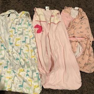 Bundle of like new halo swaddles!